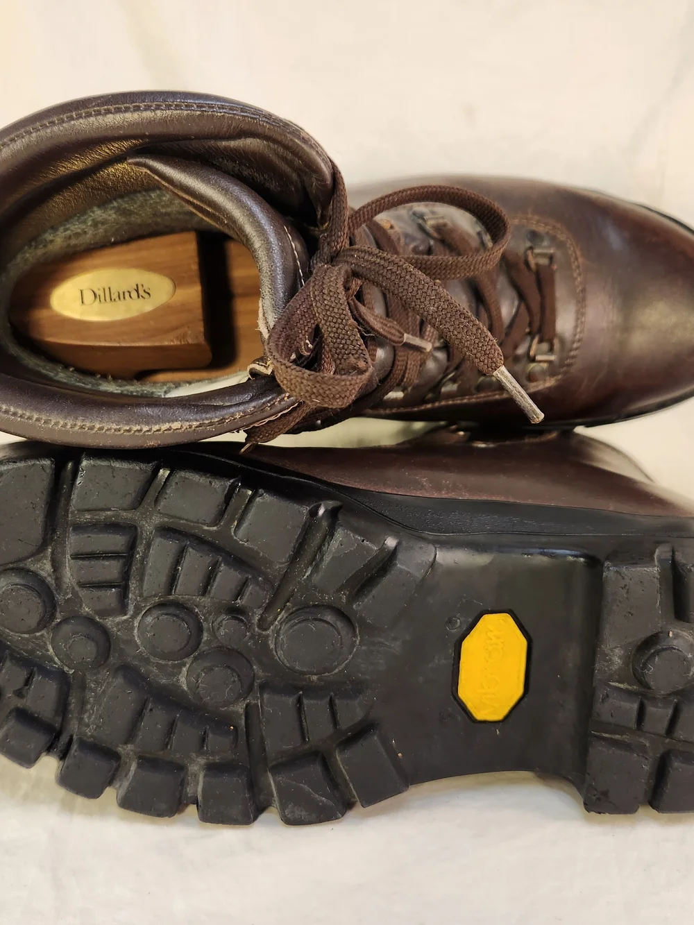 CABELAS  GORETEX VIBRAM SOLE HIKING BROWN LEATHER MEN BOOTS SIZE 10/44